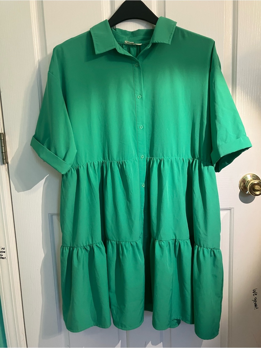 entro Emerald Green Short-Sleeve Tiered Shirt Dress